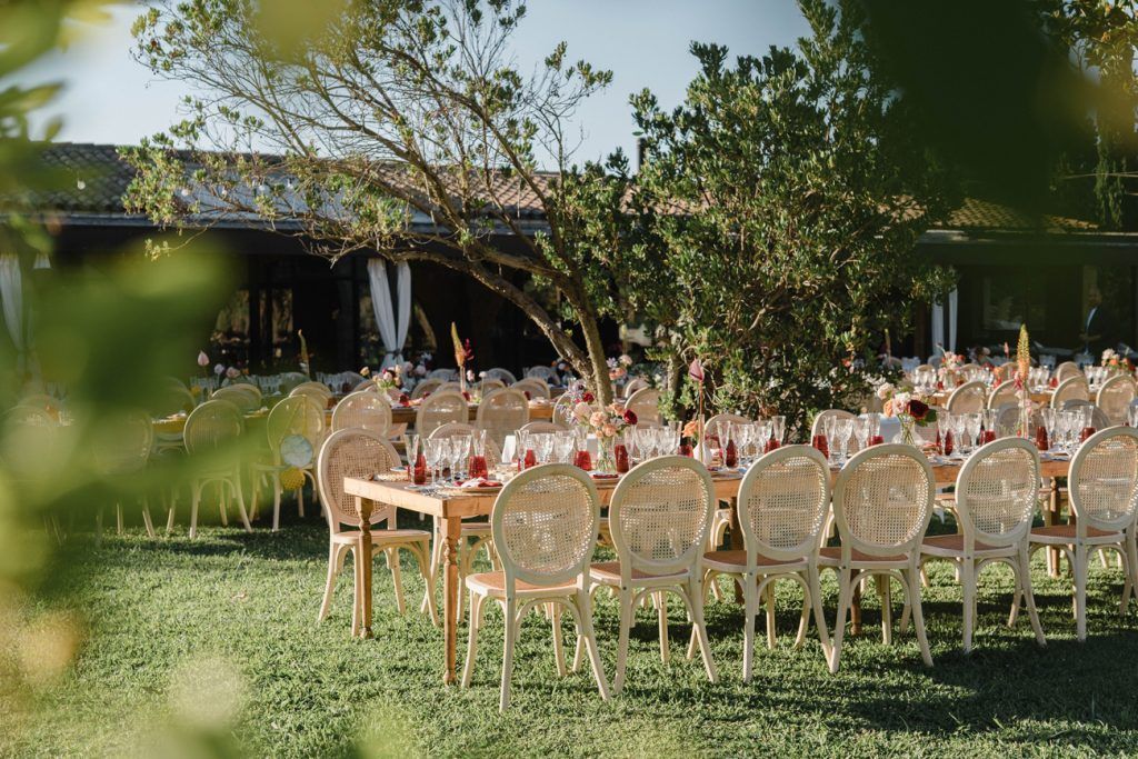 Mobiliario, menaje y decoración para la cena de la boda. Foto: Montse Capdevila. Saó catering.