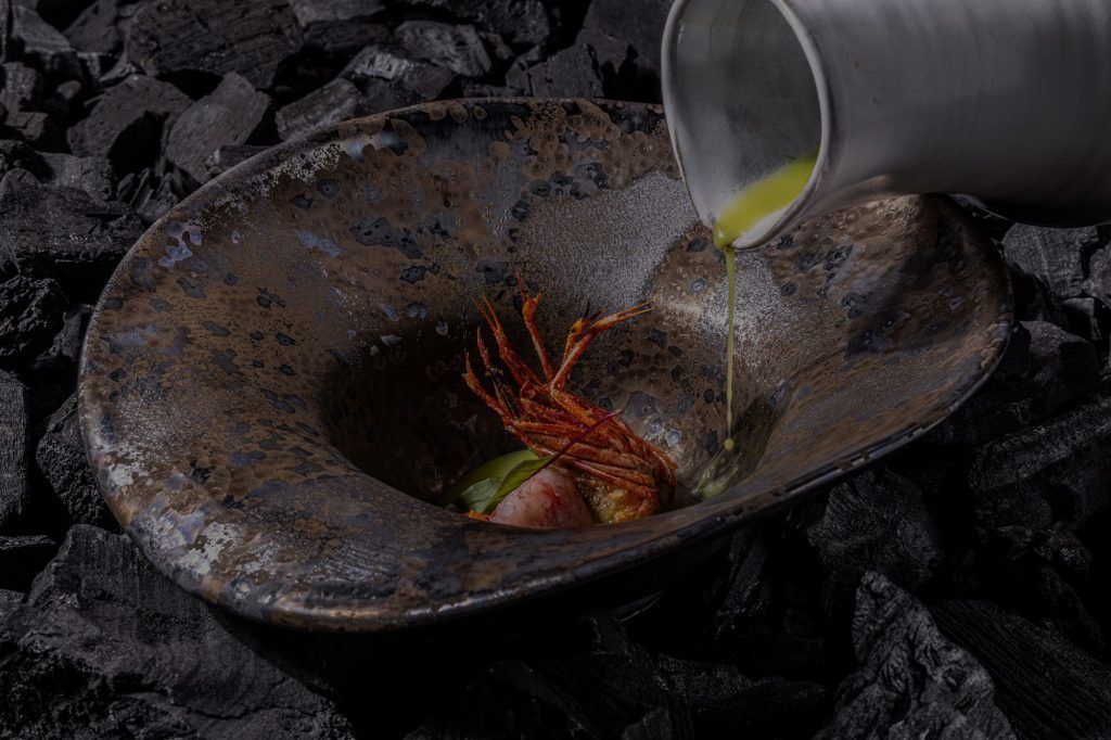 Ànec del menú degustació: tàrtar de gamba blanca amb gaspatxo refrescant i picant de tomàquet verd. Restaurant Saó by Vicenç Fajardo.
