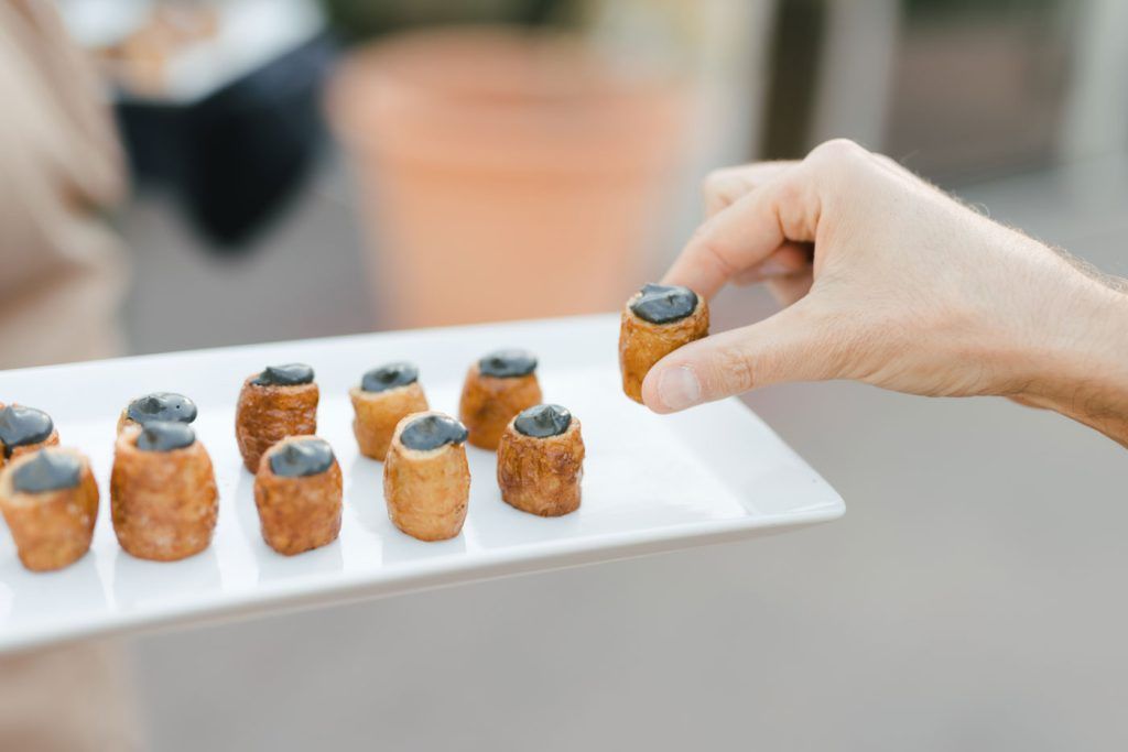 Aperitiu del càtering de Saó per al casament. Foto: Joan Diví.