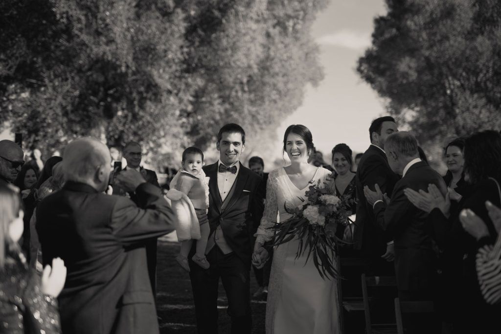 Arribada dels nuvis a la celebració del casament. Foto: Joan Diví.