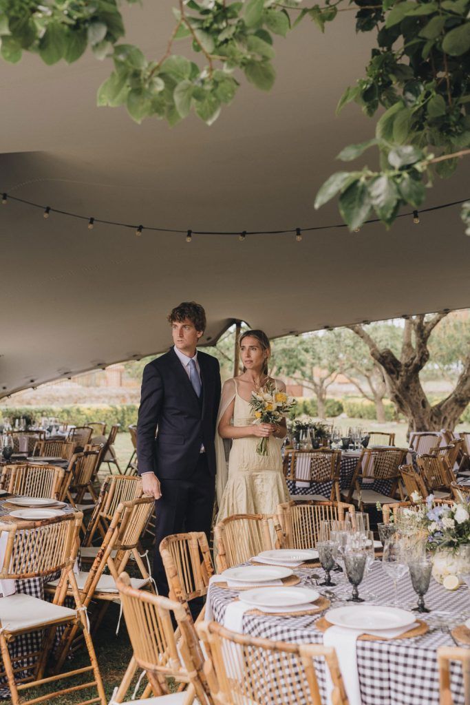 Foto dels nuvis on se celebra el seu casament. Foto de Mónica de l'Aigua. Saó càtering.